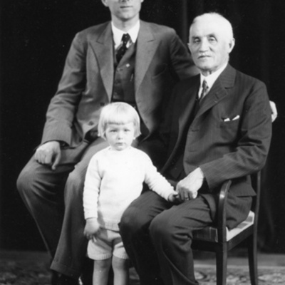 Solb 1978 106 10 - Pastor Henrik Berg med familjemedlemmar
