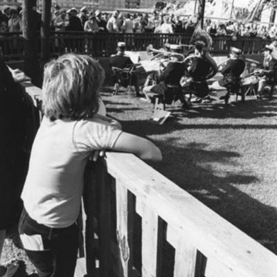 Solb 1978 72 1 - Gårdsfest