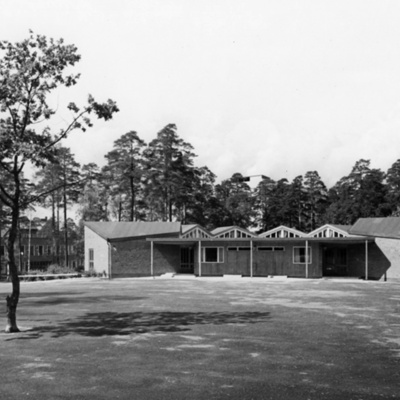 Solb 1988 51 64 - Ängkärrsskolan, skolgården, 1970-tal