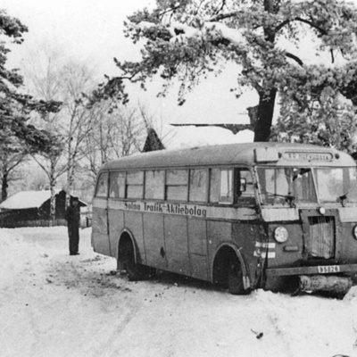 Solb 2001 2 16 - Bussincident vid Furuberg, Huvudsta strand, 1937