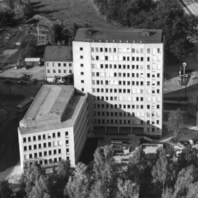 Solb 1978 52 31 - Landstingshuset från ovan, 1957
