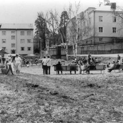 Solb 1995 3 6 - Gårdsfest, Södra Långgatan 39