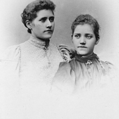 Solb 2003 1 28 - Hilda och Hanna Hempel ca 1896