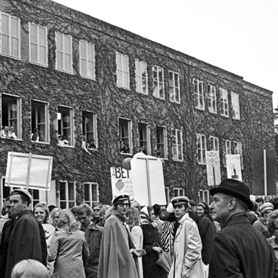 Solb 2019 14 21 - Skolavslutning i läroverket, 1968