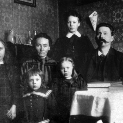 Solb 2000 3 13 - Familj från Solgatan 1, ca 1907