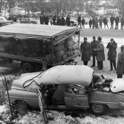 Solb 1978 97 58 - Bilolycka på Uppsalavägen vid Haga norra, 1957