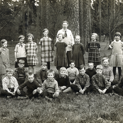 Solb 2016 15 44 - Skolklass från Haga skola, 1927