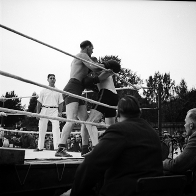 Solb 2015 10 91 - Boxningsmatch mellan Harry Persson och Olle Tandberg på Hagalunds IP, 1938