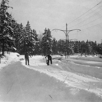 Solb 1988 44 75 - Snöskottare på Stockholmsvägen
