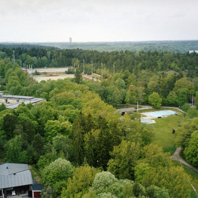 Solb 2013 04 35 - Vy över Bergshamra skola och Svedenbadet