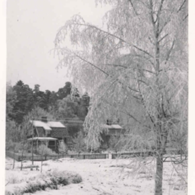 Solb 1980 48 14 - Ektorp och Postiljonen vintertid, 1937