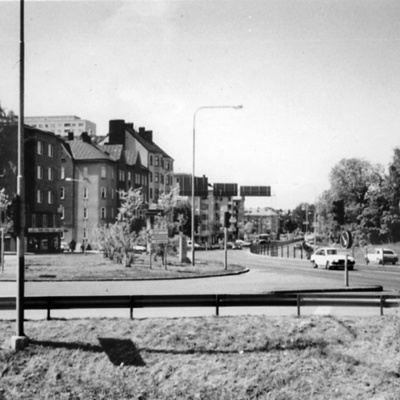 Solb 2000 3 7 - Råsundavägen med kvarteren Fjorden och Forsen, 1998