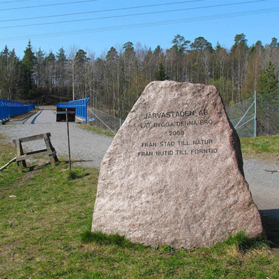 Solb 2014 04 25 - Sten vid Över-Järva gård