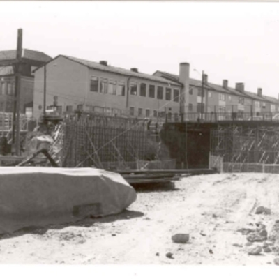 Solb 1980 41 14 - Järnvägsviadukten vid Huvudsta skola, 1980