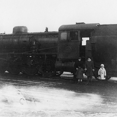 Solb U 1988 61 1 - Lok vid SJ Hagalund Övre, 1924