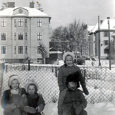 Solb 2024 02 02 - Barn i Huvudsta, omkring 1951
