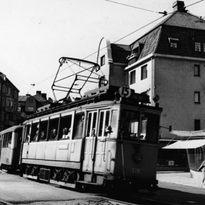 Solb 1978 97 338 - Spårvagn linje 15 vid Stråket i Råsunda
