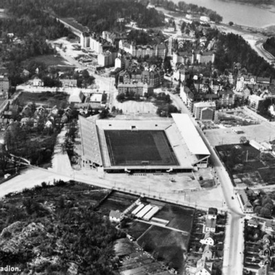 Solb 2012 27 76 - Flygfoto över fotbollsstadion med omnejd 1937