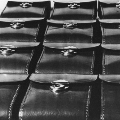 Solb 1983 11 16 - Väskor från sadelmakeriet på Furugatan
