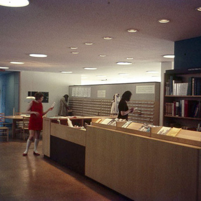 Solb 2022 07 31 - Solna stadsbibliotek, vuxenavdelningen