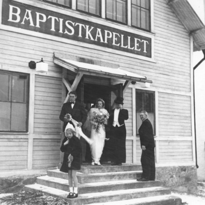 Solb HD 1424 - Bröllop i baptiskyrkan i Hagalund, 1943