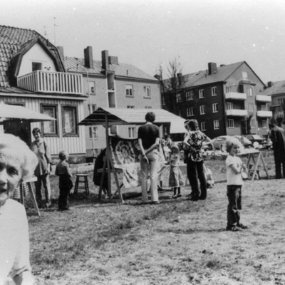 Solb 1995 3 7 - Gårdsfest, Södra Långgatan