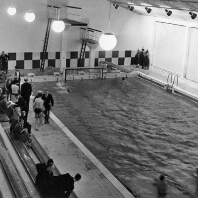 Solb 1997 22 162 - Invigning av simhallen, 1957