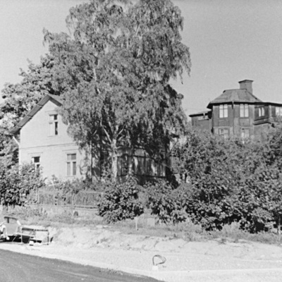 Solb 1981 30 6 - Ekensbergsvägen 122 och 120