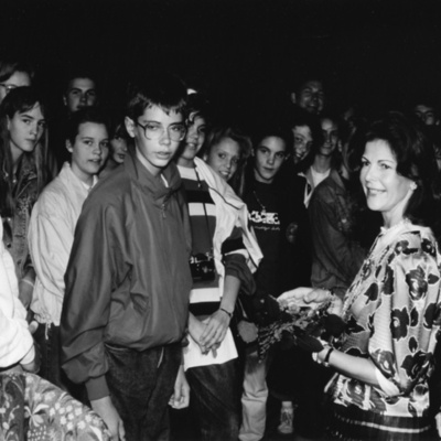 Solb 2000 9 50 - Drottning Silvia besöker Tallbackaskolan, 1989