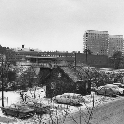 Solb 1987 19 23 - Banvaktsstuga vid Enköpingsvägen, 1971