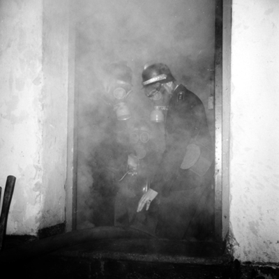 Solb 2017 02 45 - Brandkåren i arbete på Spetsgatan, 1939