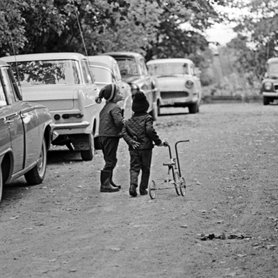 Solb 2023 14 08 - Barn på Spetsgatan, 1965