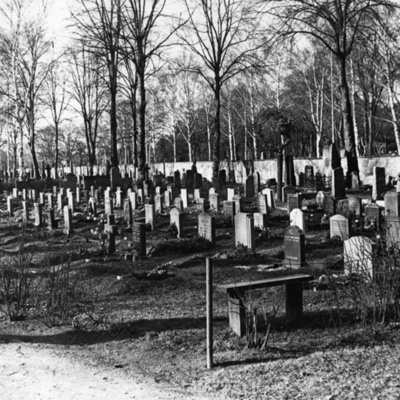 Solb 1978 46 140 - Kyrkogård