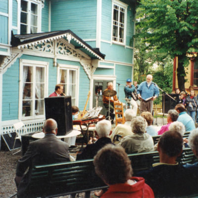 Solb 1994 16 67 - Allsång med Runo Ahlqvist i Hagalund