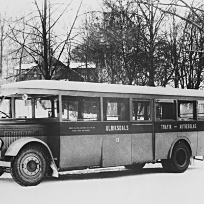 Solb U 1988 16 1 - Buss nr 13 vid Villa Fridensborg, 1930
