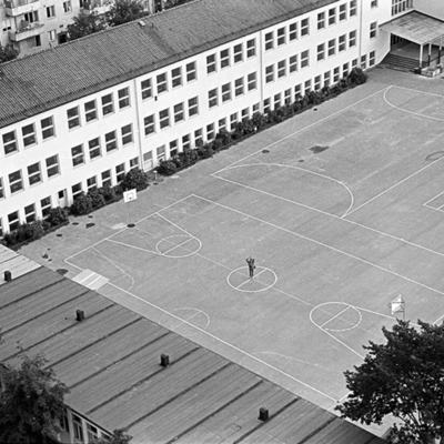 Solb 2023 14 07 - Hagalunds skola och skolgården, 1965