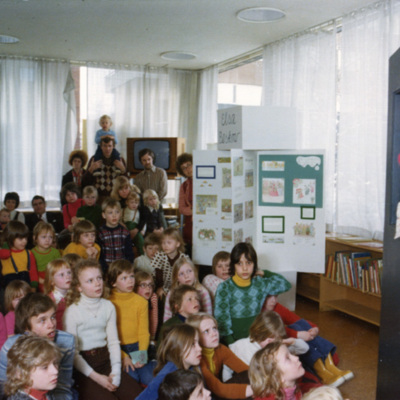 Solb 1978 99 34 - Barn på Solna stadsbibliotek, 1975