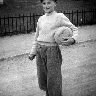 Solb 2012 31 14 - Curt Thelin med blombukett, 1949
