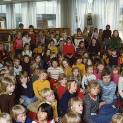Solb 1978 99 36 - Barn på Solna stadsbibliotek, 1975