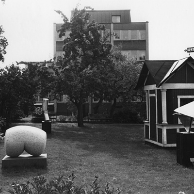 Solb 1999 4 184 - Trädgården vid Charlottenburgs hembygdsgård