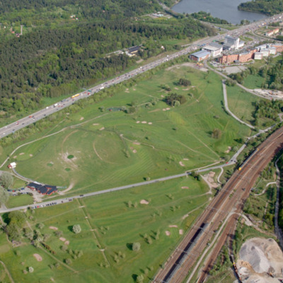 Solb 2012 16 49 - Flygbild över Ulriksdalsfältet, 2005