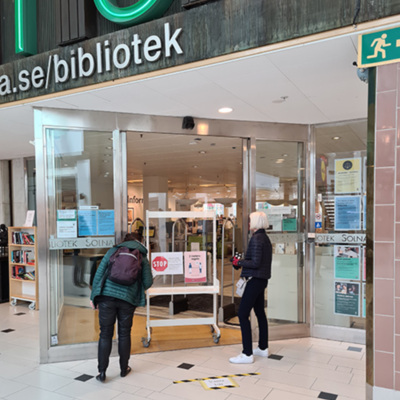 Solb 2020 05 01 - Biblioteket i Solna Centrum har stängt för besökare