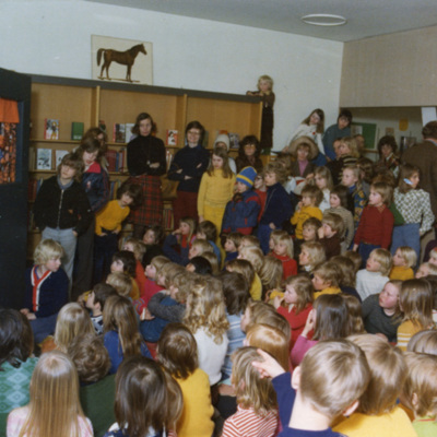 Solb 1978 99 38 - Barn på Solna stadsbibliotek, 1975