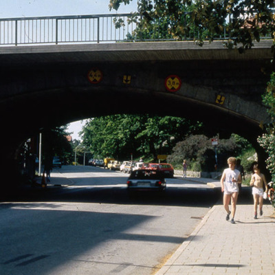 Solb 2023 03 06 - Viadukt vid Östervägen, 1983