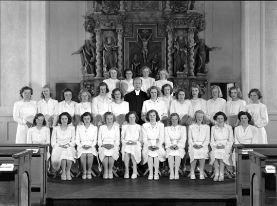 Konfirmation i Eksjö kyrka 1945. Folkskolans fl...