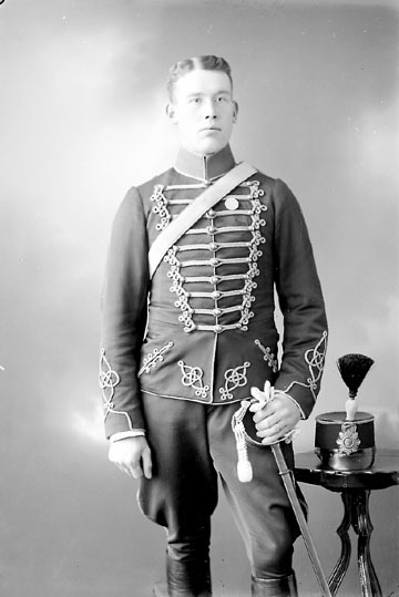 Sergeant Sjöblom, fotograferad i Kungliga Småla...