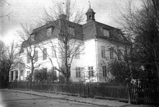 Foto av gamlaTingshuset taget från Breviksvägen.