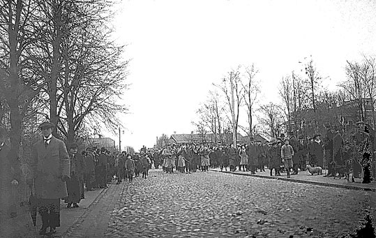 Kalmar regementes intåg i Eksjö 4/11 1914. (II)