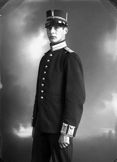 Löjtnant Göth som bär uniform modell 1886.