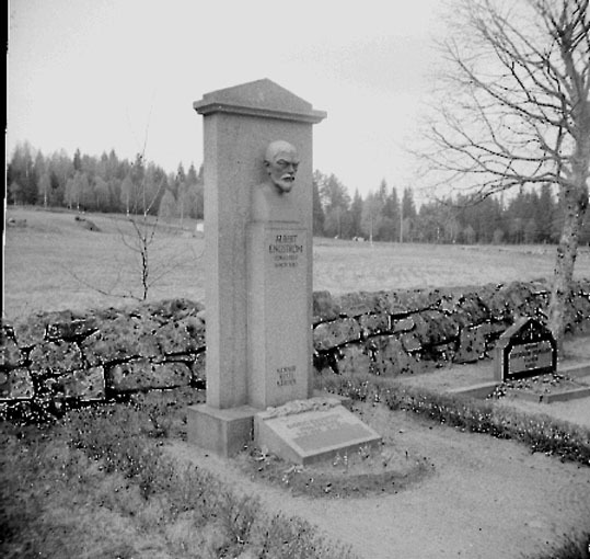 Albert Engströms gravvård på Hults kyrkogård me...